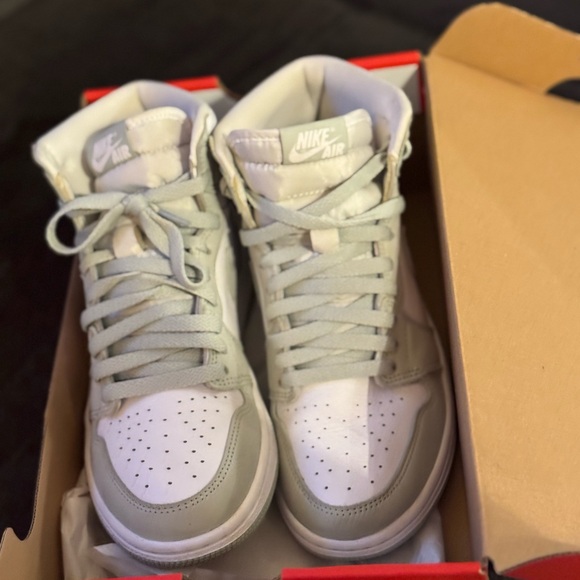 Nike Air Jordan 1 High OG - Seafoam/White size 8.5 women’s - Picture 3 of 10